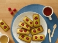 Financiers au thé matcha et aux framboises...