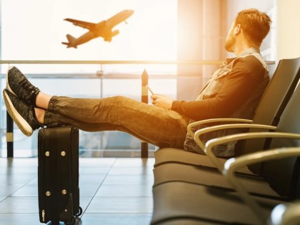 Retards, pertes, dommages sur vos bagages lors d'un voyage en avion : à quoi avez-vous droit ?